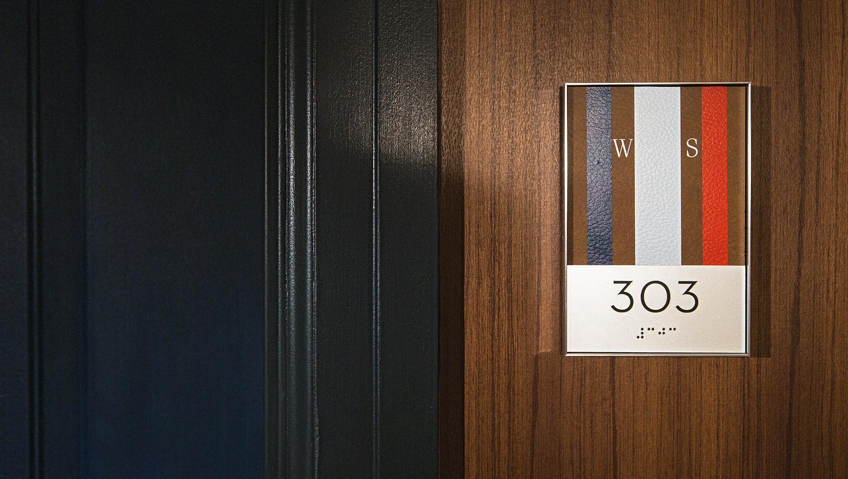 Room number plate