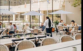 Outdoor dining at restaurant